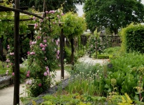 JARDIN MEDIEVAL DU PRIEURE LOCMARIA